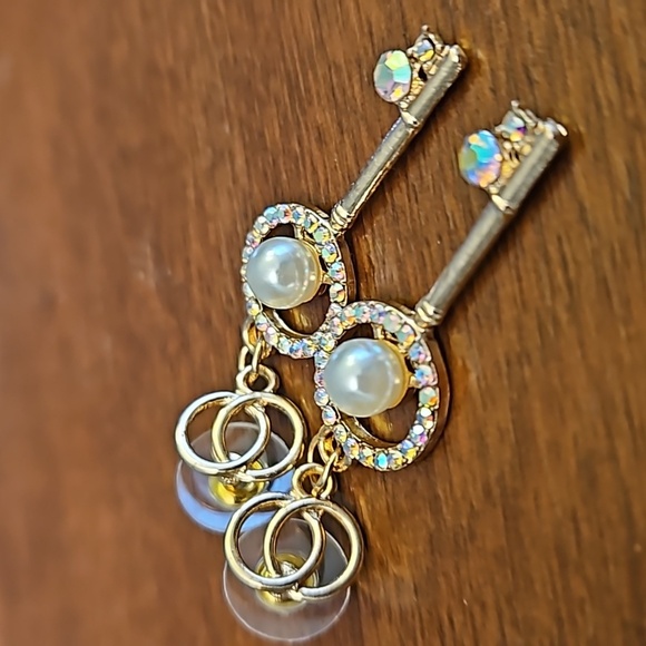 Crystal, Pearl and Gold Key Dangle Earrings, Like new - Picture 1 of 5